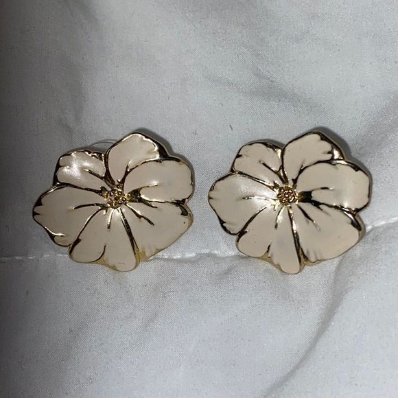 Gold-tone Cream Enamel Hibiscus Flower Post Earrings - Picture 1 of 6